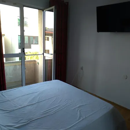 Promenada, 3 Camere, Max 6 Persoane, Locatie Ideala, 10 Min De Mers Pana La Plaja Apartment