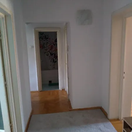 Promenada, 3 Camere, Max 6 Persoane, Locatie Ideala, 10 Min De Mers Pana La Plaja Apartment