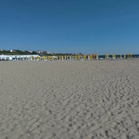 Promenada, 3 Camere, Max 6 Persoane, Locatie Ideala, 10 Min De Mers Pana La Plaja *