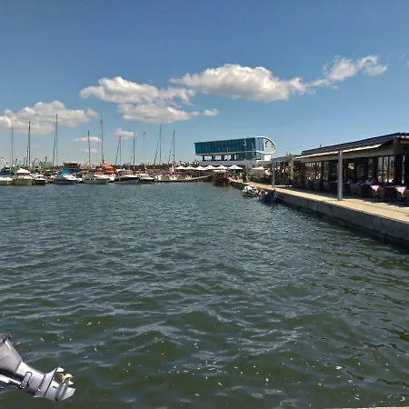 Promenada, 3 Camere, Max 6 Persoane, Locatie Ideala, 10 Min De Mers Pana La Plaja * Constanta