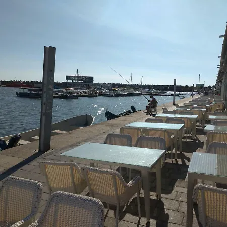 Promenada, 3 Camere, Max 6 Persoane, Locatie Ideala, 10 Min De Mers Pana La Plaja Constanta