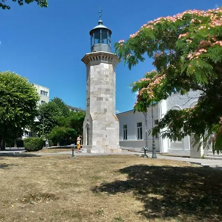 Promenada, 3 Camere, Max 6 Persoane, Locatie Ideala, 10 Min De Mers Pana La Plaja Constanta